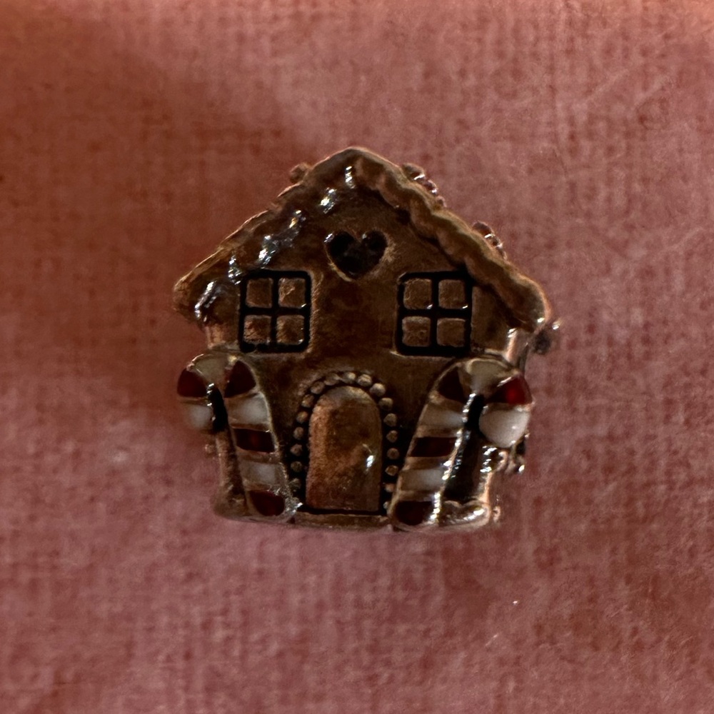 Pandora Christmas edition charm